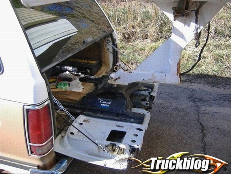 Illustration for article titled This Is NOT How To Install A Hitch